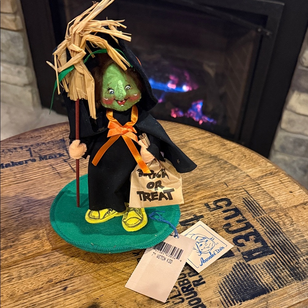 Adorable Vintage 1996 Annalee Green Witch Kid 7” Trick or Treat